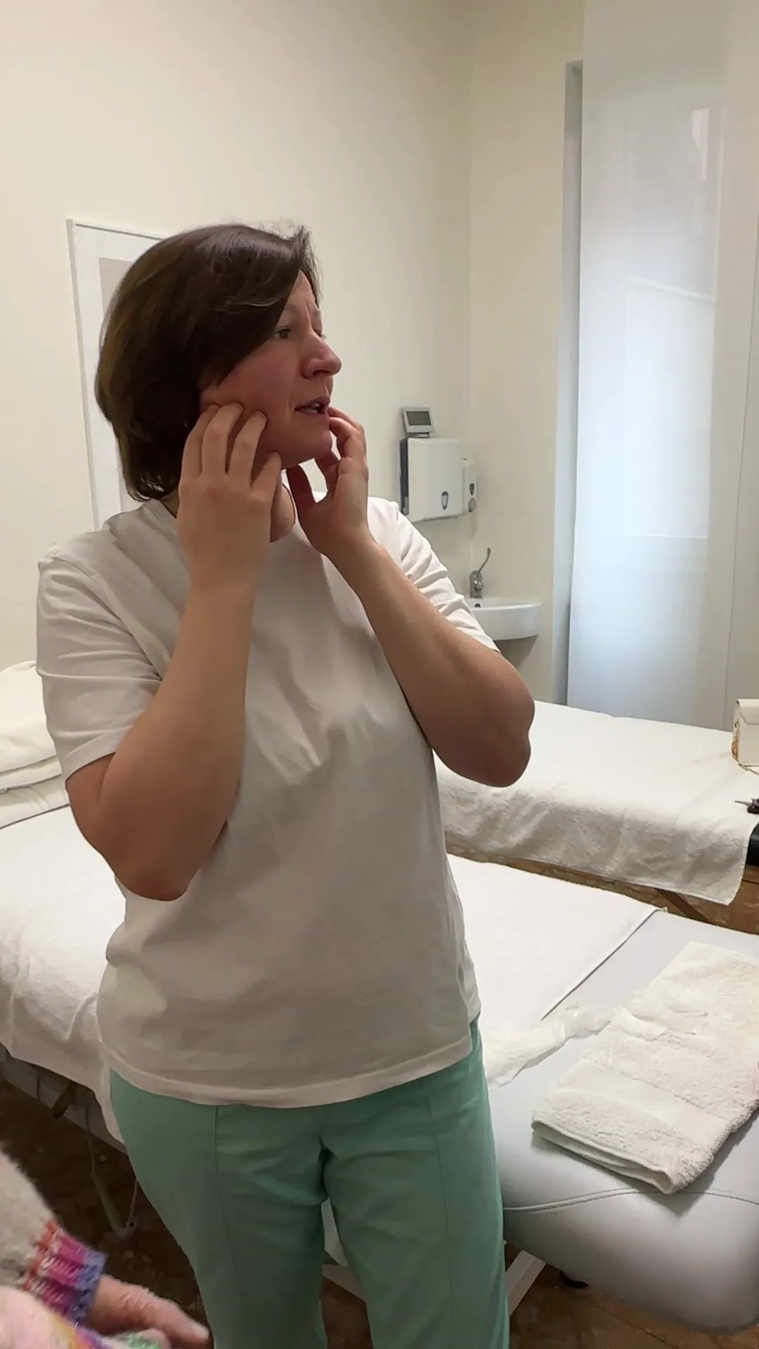 Kateryna spiega una tecnica durante il corso